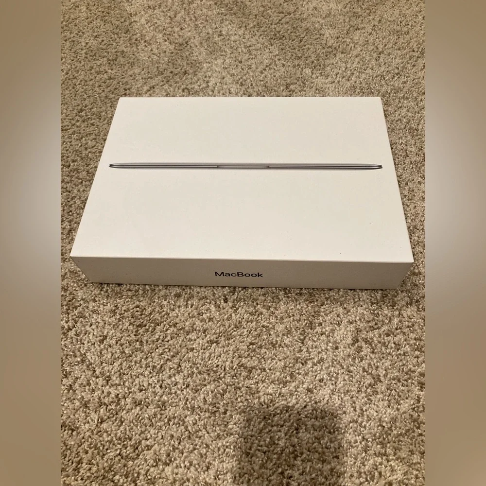 Apple MacBook 12 inch product box, instructions, and pamphlet